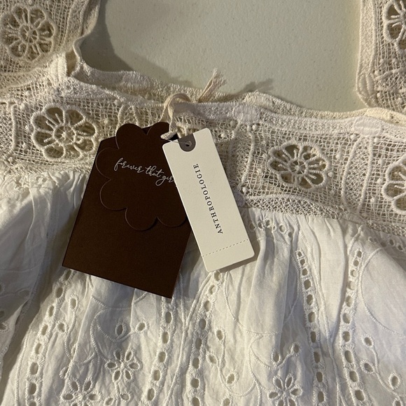 Anthropologie White Blouse with Yellow Floral Embroidery - Picture 8 of 11